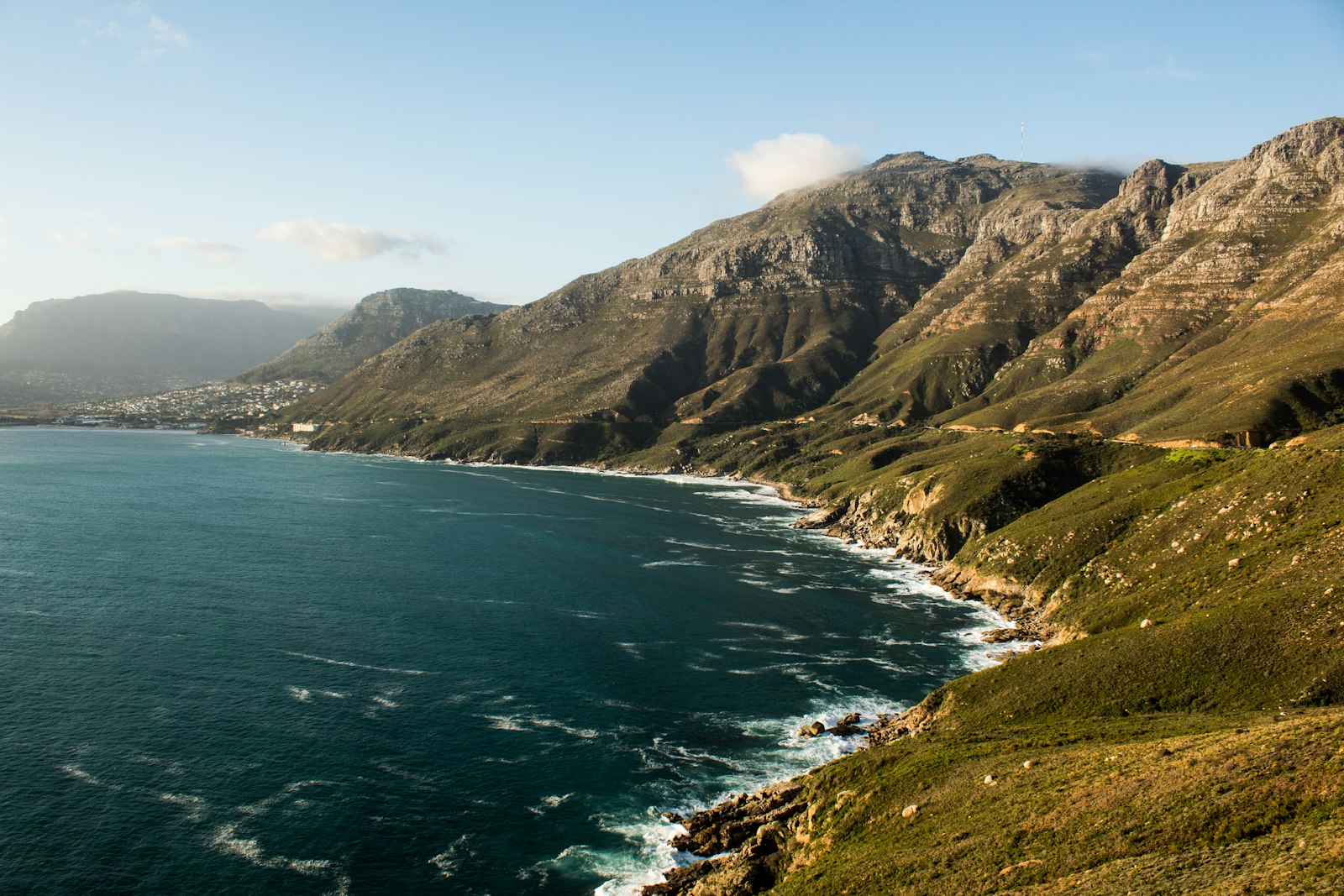 Mountains above the Atlantic coastline in Cape Town